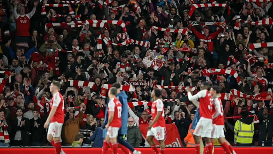 Arsenal Move Within Touch of Title