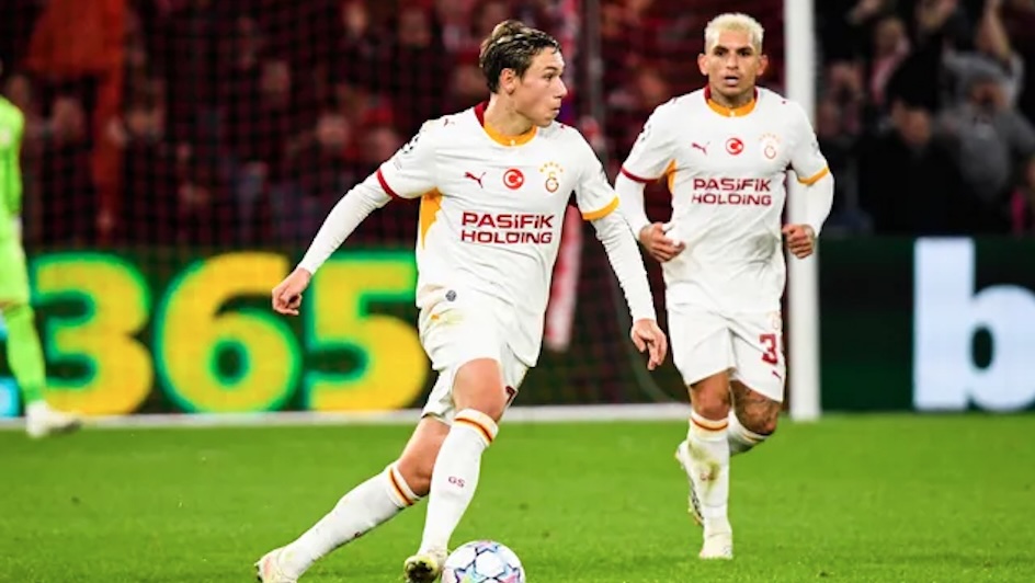 English Clubs Race to Sign Galatasaray Star Midfielder